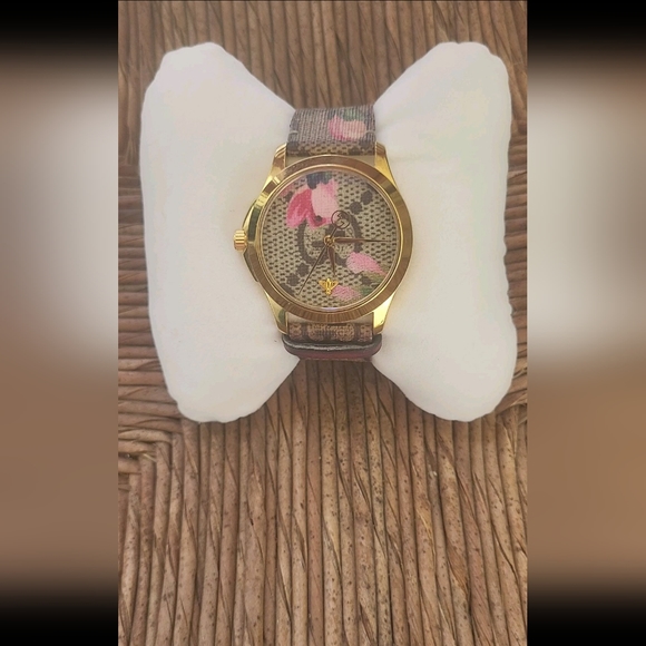 Absolutely Stunning Gucci Luxury Watch 14k Good plated bezel - Picture 1 of 7